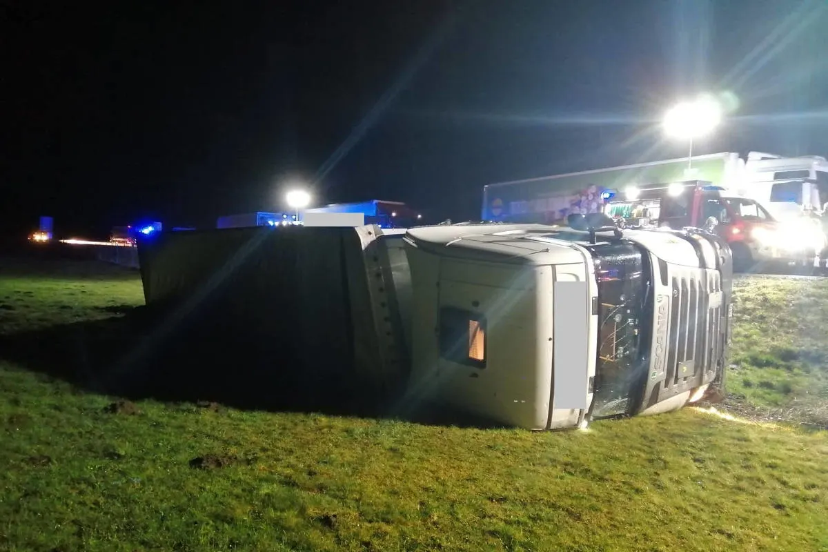 A9 Deutschfeistritz – Sattelzug kippte um