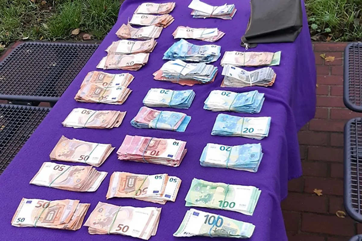 Rauschgifthandel oder Geldwäsche in Jalm? - Zwillingsbrüder haben mehr als 25000 Euro Bargeld dabei