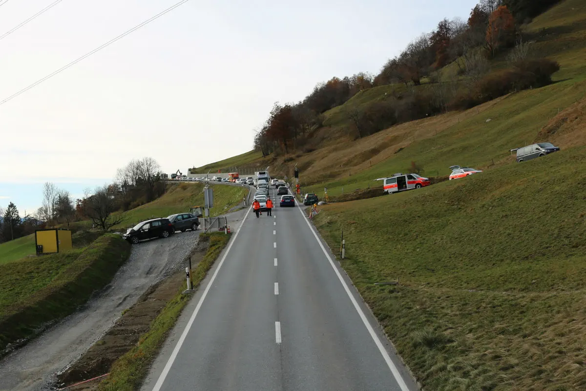 Tamins GR - Drei Autos nach Unfall total beschädigt
