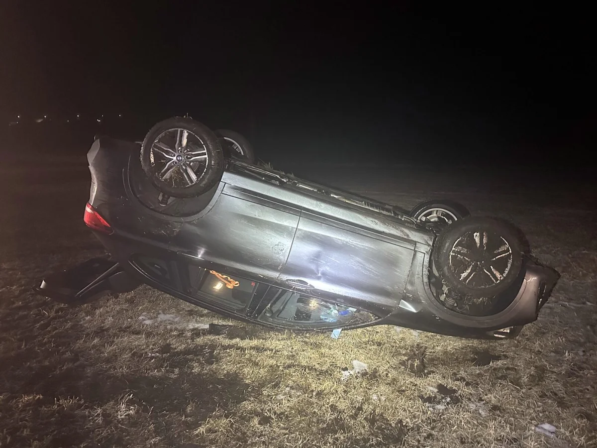 Rothenthurm SZ - Alkoholisierte Fahrzeuglenkerin baut Unfall
