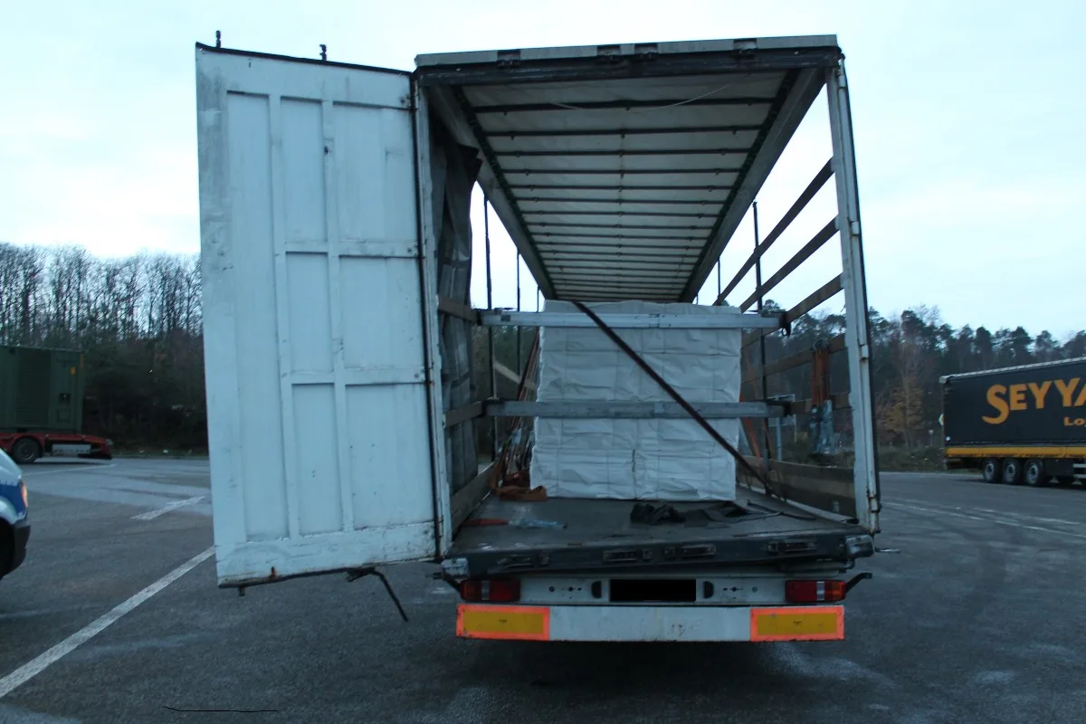 Kaiserslautern – Sattelzug in extremer Schieflage, Weiterfahrt untersagt