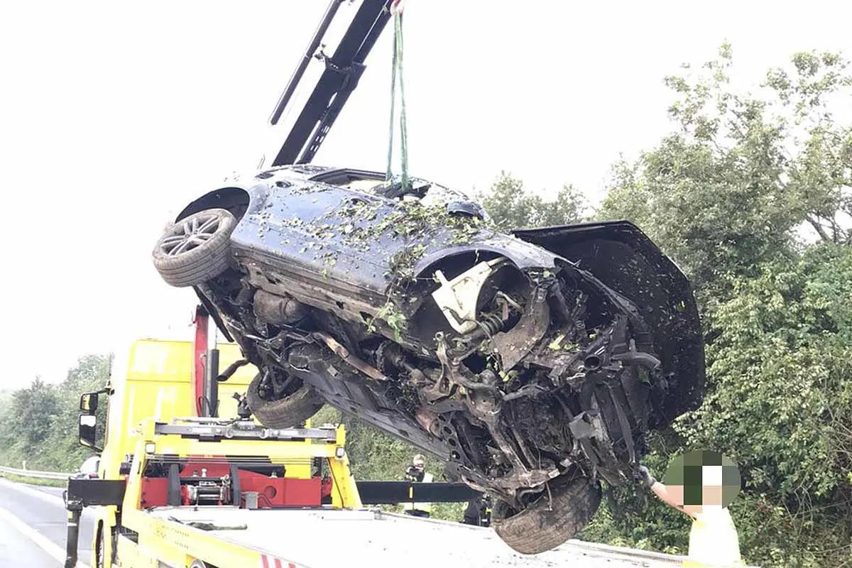 Bottrop - Sekundenschlaf nach Diskobesuch - Zwei schwer Verletzte