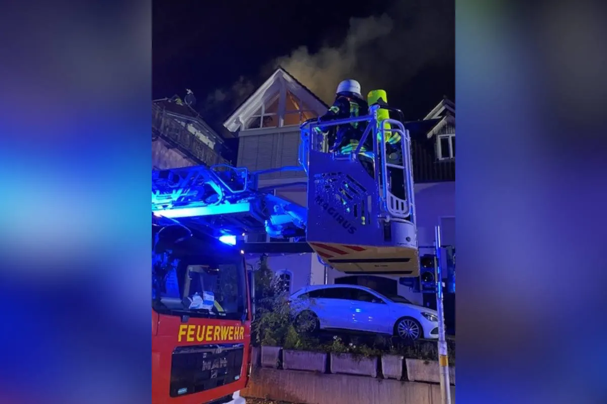Rammersweier -  Dachstuhlbrand in Mehrfamilienhaus 