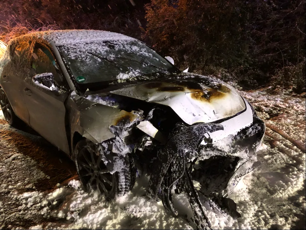 Odenthal – Vier Verletzte und ein brennender Pkw nach Verkehrsunfall