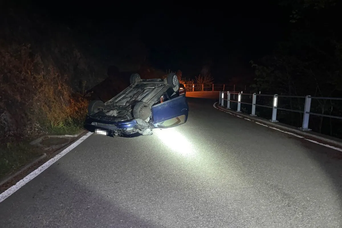 Balm bei Günsberg SO - Autofahrt unter Alkoholeinfluss endet auf dem Dach