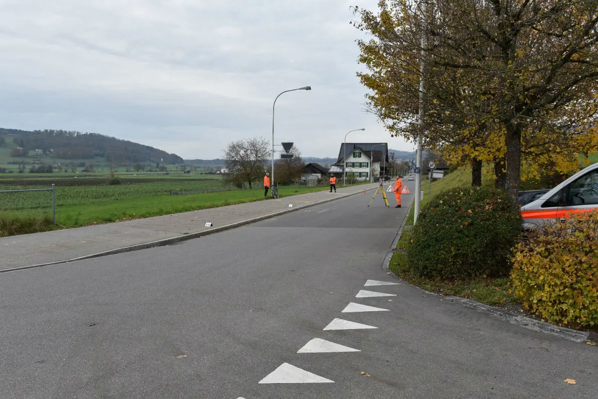 Bonstetten ZH - 81-Jähriger bei Velosturz lebensgefährlich verletzt