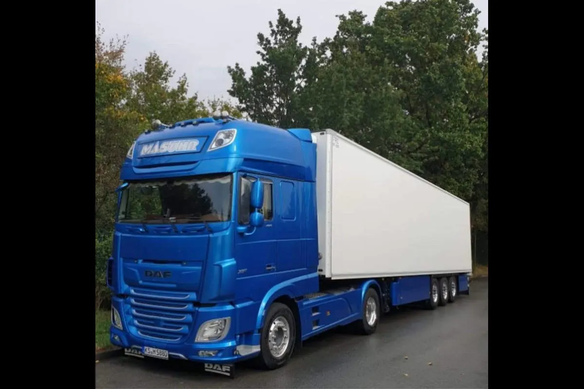 Rheda-Wiedenbrück - Werl  – Diebstahl eines Lkw mit Kühlauflieger