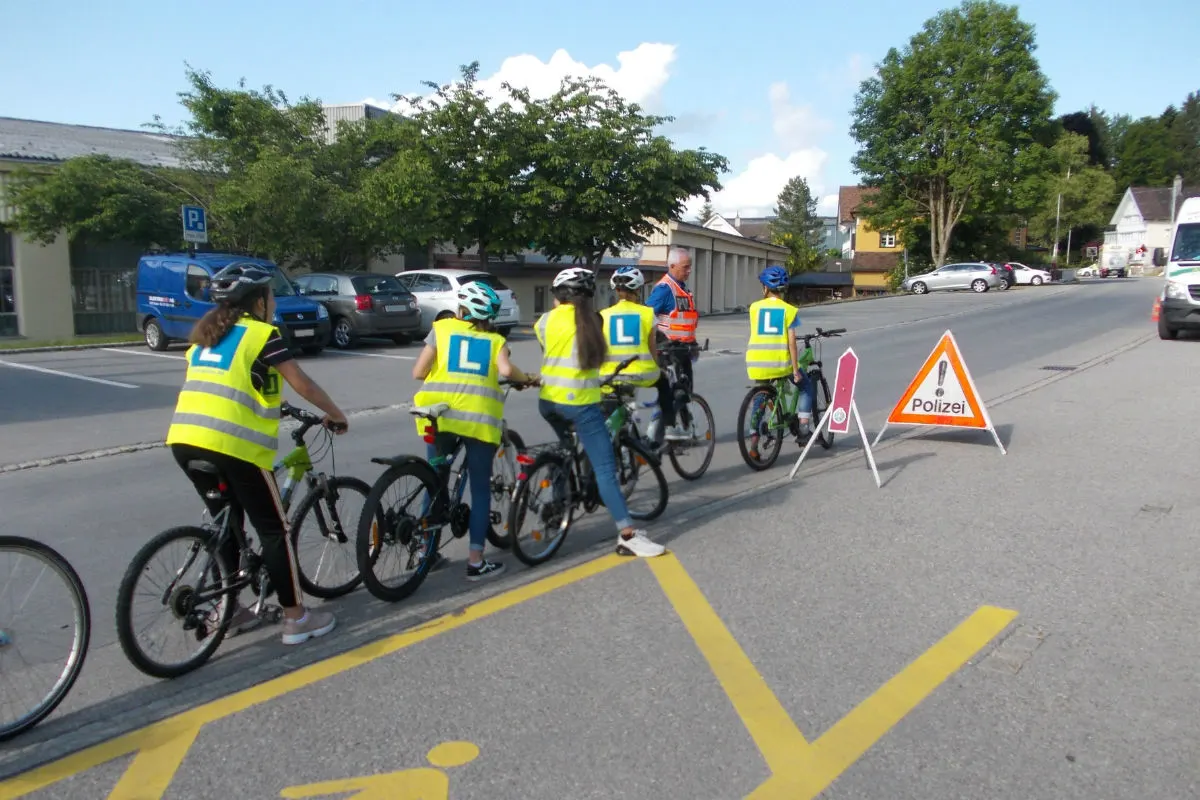 Teufen AR - 22 Schüler/innen bei Radfahrerprüfung fehlerfrei 