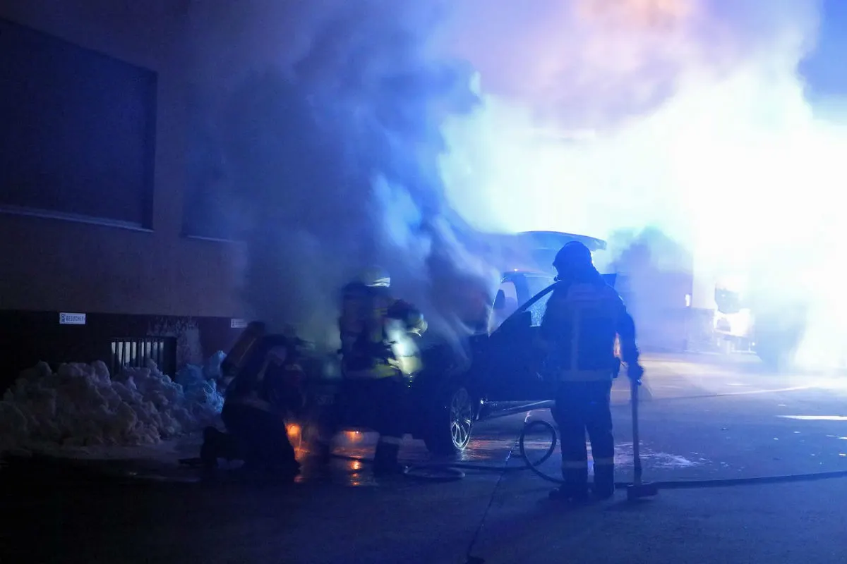 Oberarth SZ - Auto in Brand geraten