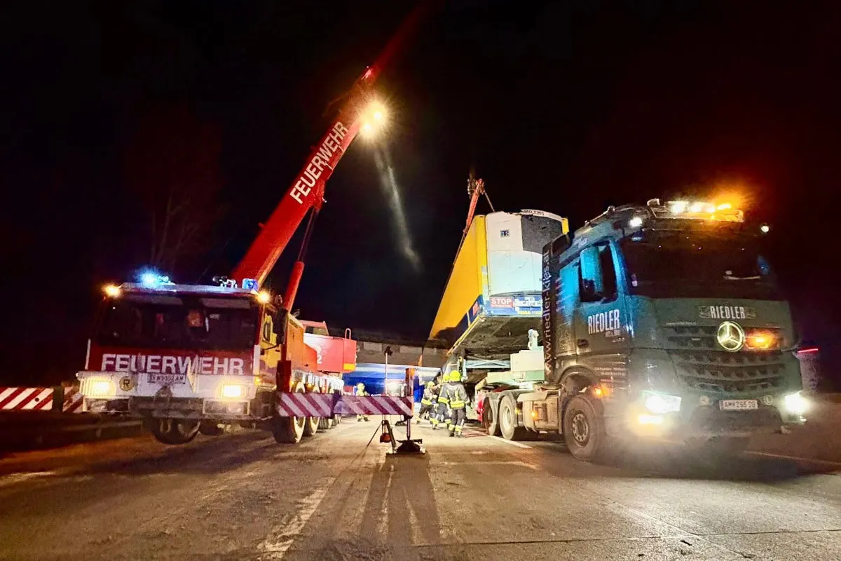 St. Valentin – Schwerer Unfall mit Lkw auf der A1