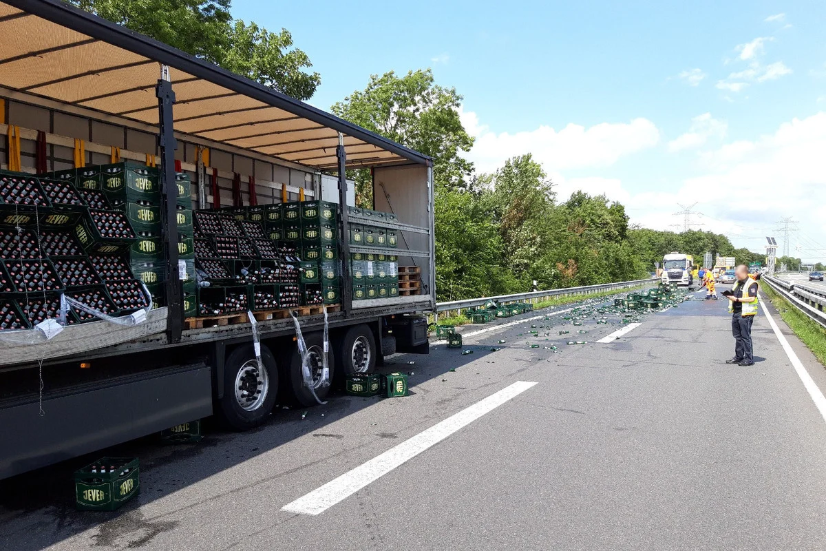 Wilhelmshavener Kreuz NI - 50 Kisten Bier auf der Autobahn 29 verloren