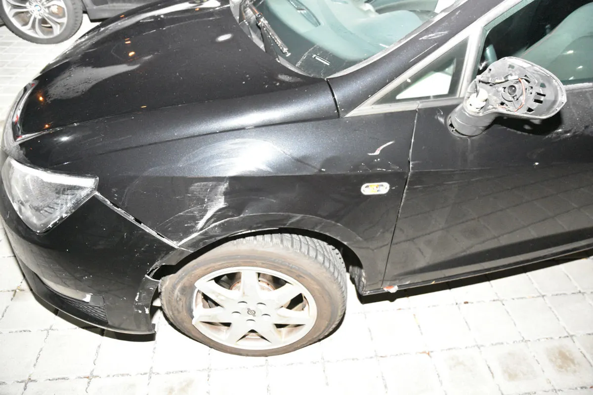 Bendern FL - Autos streifen sich