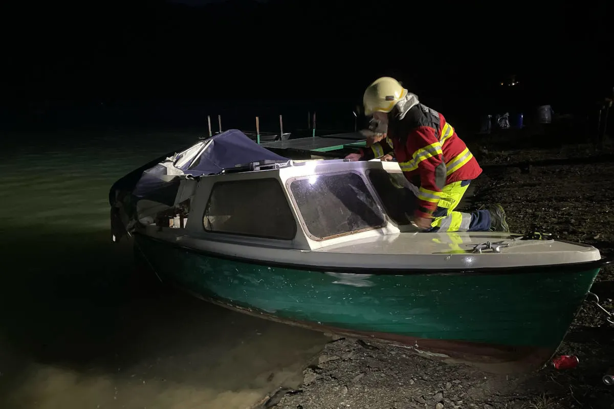Innerthal SZ – Boot nach Blitzschlag in Brand geraten