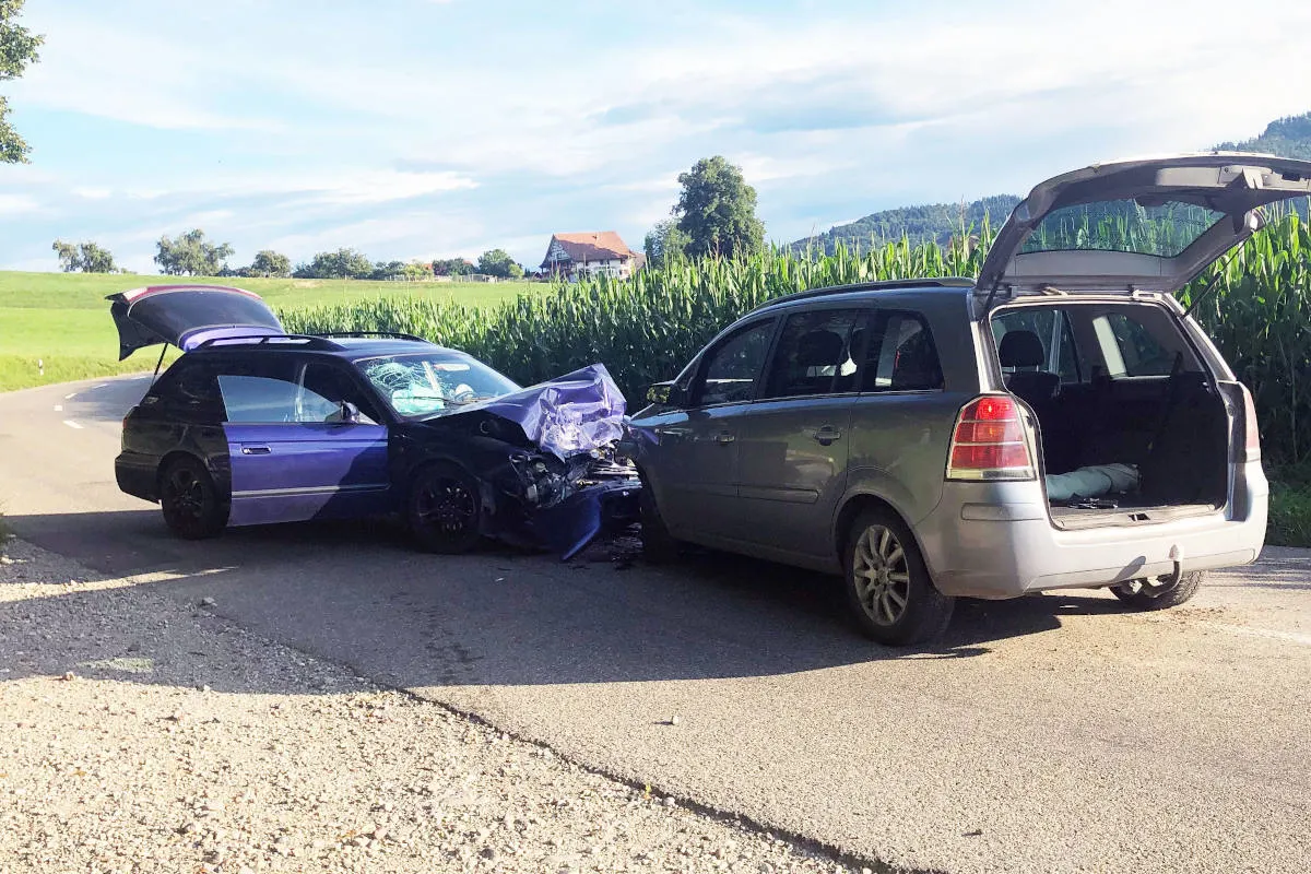 Aadorf TG – Drei Verletzte nach Frontalkollision