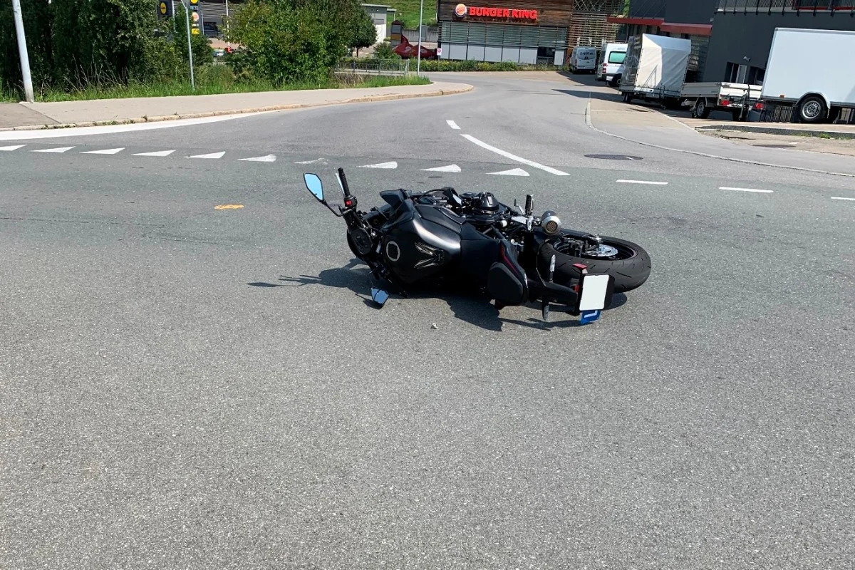 Herisau AR - Unfall zwischen Auto und Motorrad