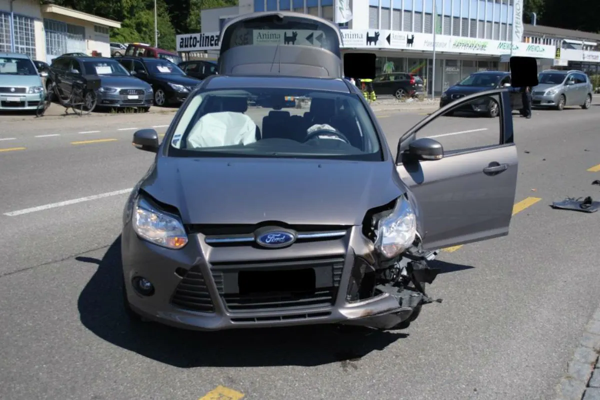 Beringen SH - Zwei Autos heftig kollidiert - Zeugenaufruf