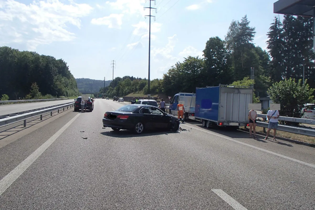 Kölliken/A1 AG - Mehrere Auffahrkollisionen führten zu Rückstau