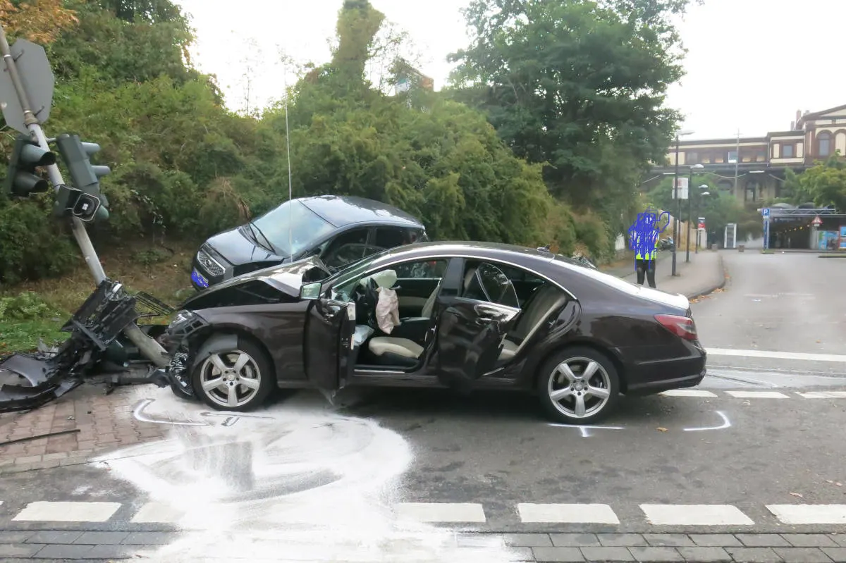 Alkoholisierter Pkw Fahrer verursacht schweren Unfall