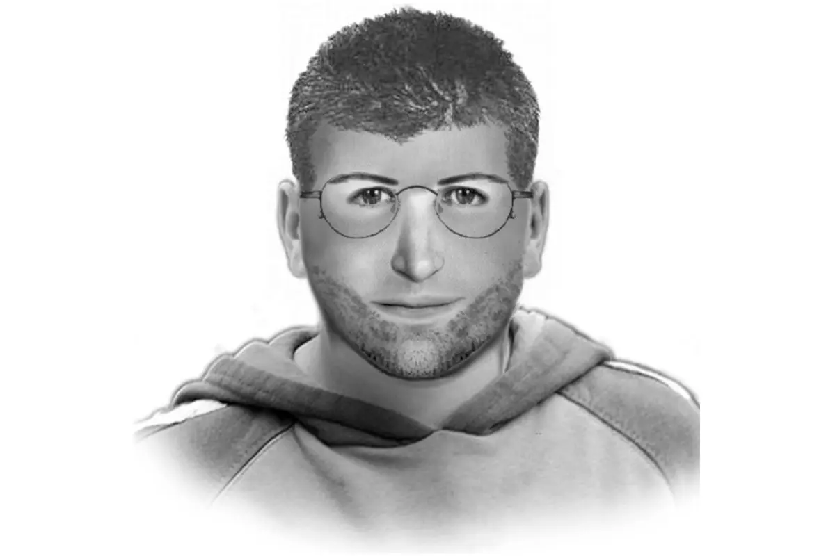 Phantombild zeigt einen Mann mit Brille, kurzen Haaren und Bart, der einen Kapuzenpullover trägt.