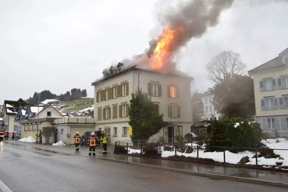 Waldstatt AR - Brand in Mehrfamilienhaus