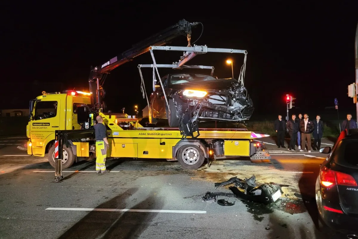 Unfall in Schiffdorf - Fahrzeuge kollidieren frontal - zwei Personen im Krankenhaus