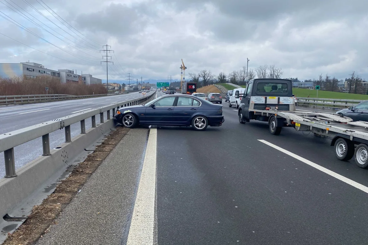 Lindencham ZG, Gisikon LU – Zwei Unfälle und langer Stau auf Autobahn