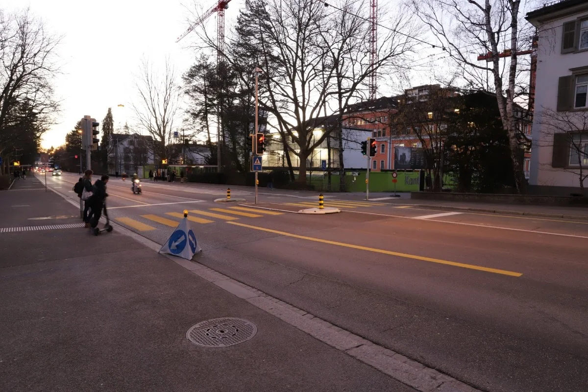 St. Gallen - Chauffeur muss stark abbremsen - Passagiere verletzten sich beim Zerbrechen einer Scheibe