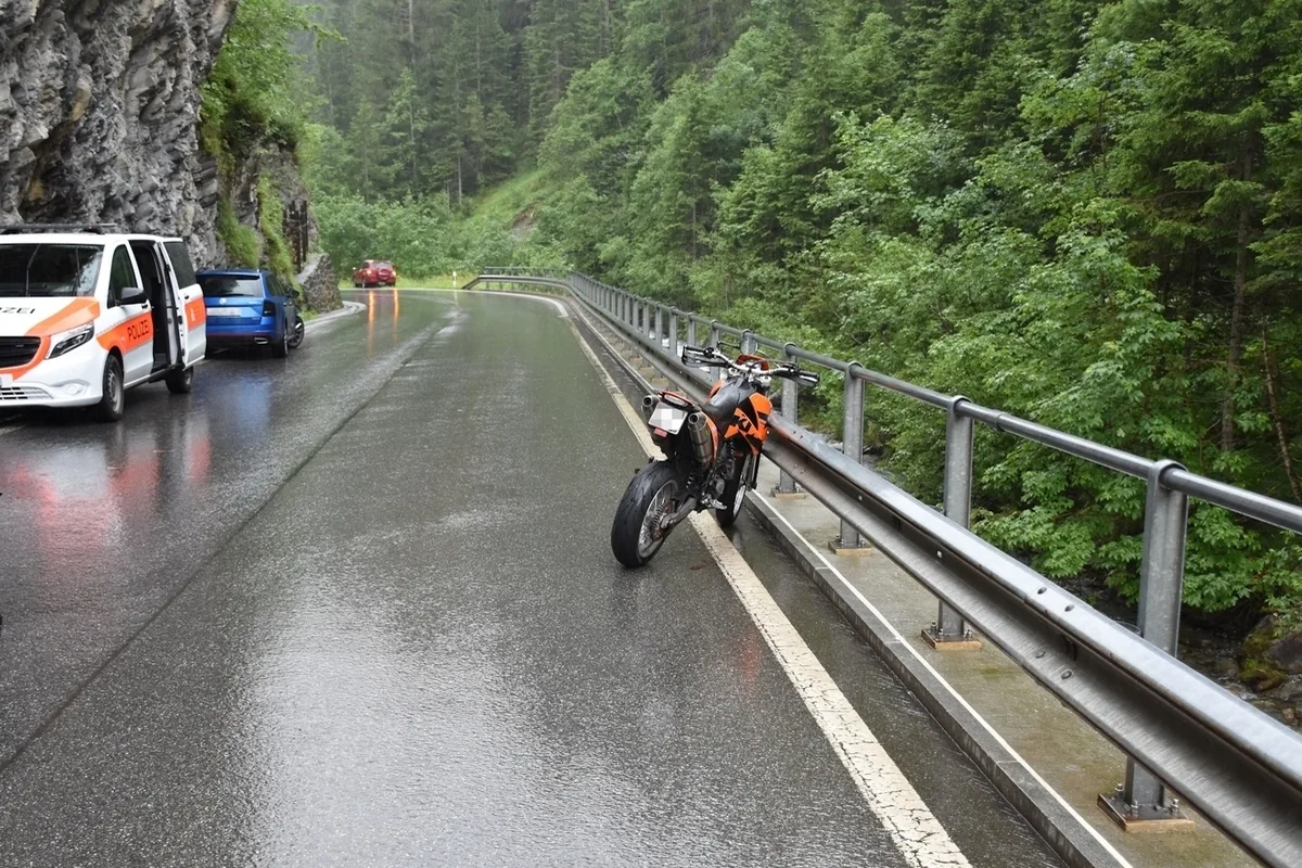 Ascharina GR - Motorradfahrer verunfallt