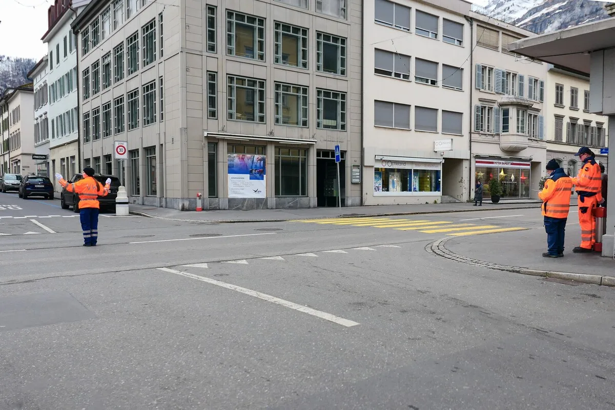 Glarus – 16 Verkehrskadetten bestehen Abschlussprüfung