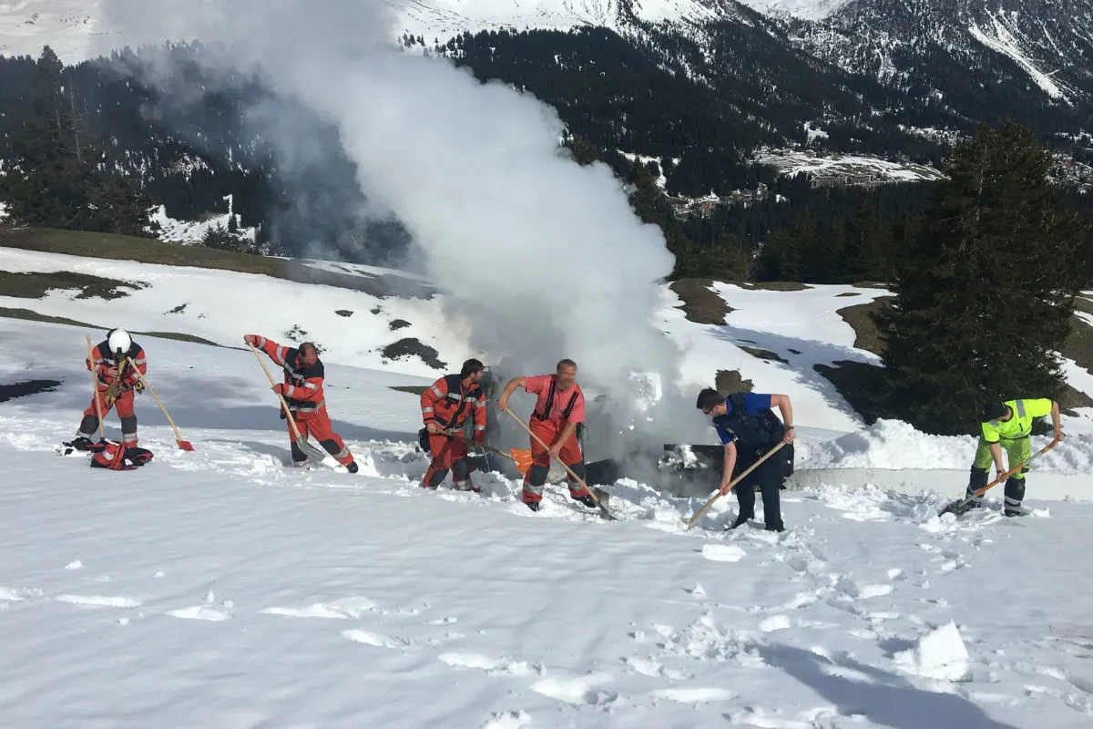 Valbella GR - Brand einer Schneefräse führt zu ungewöhnlichem Löscheinsatz