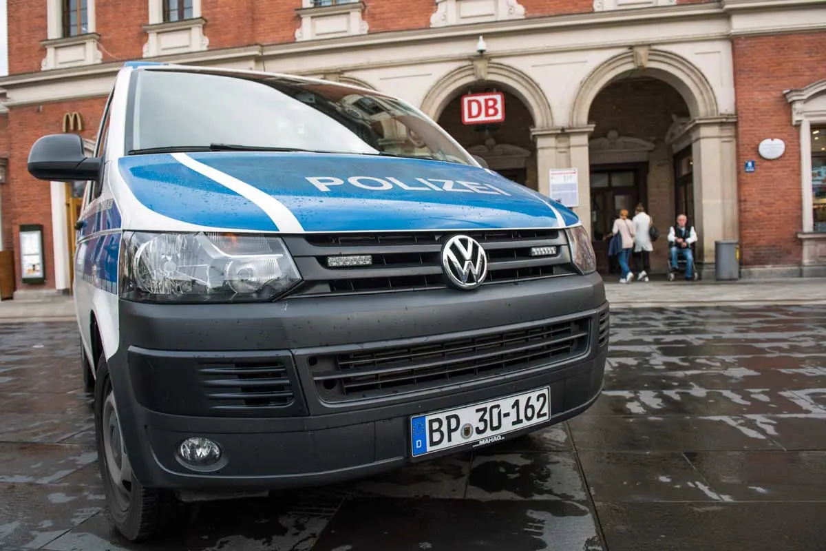 Streit in S-Bahn in München - Junger Mann mit Schnittverletzungen