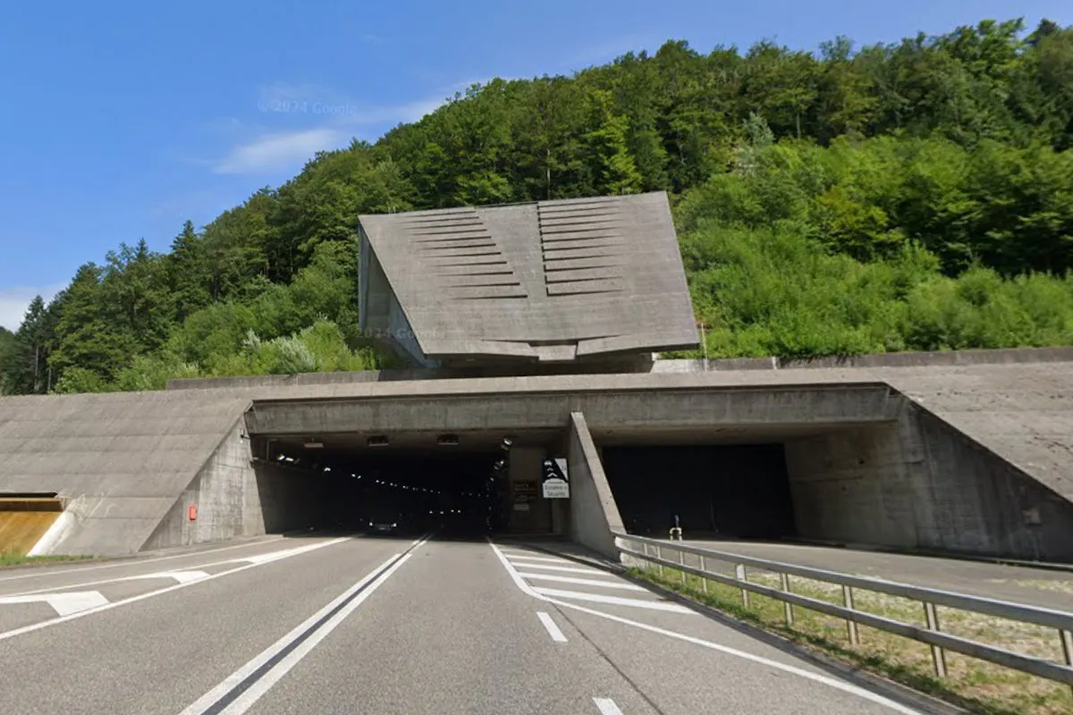 A16 Courgenay JU – Mont-Terri Tunnel nach Unfall gesperrt