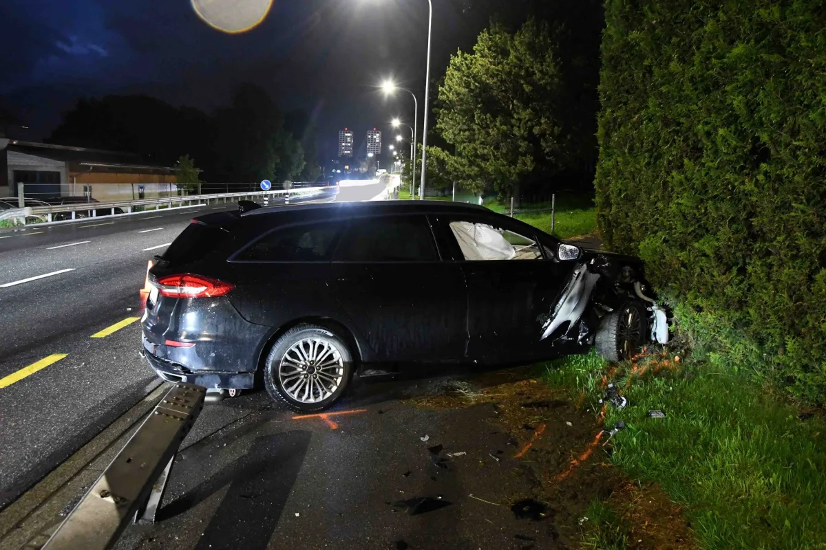 Chur GR – Bei Unfall in Leitplanke gekracht