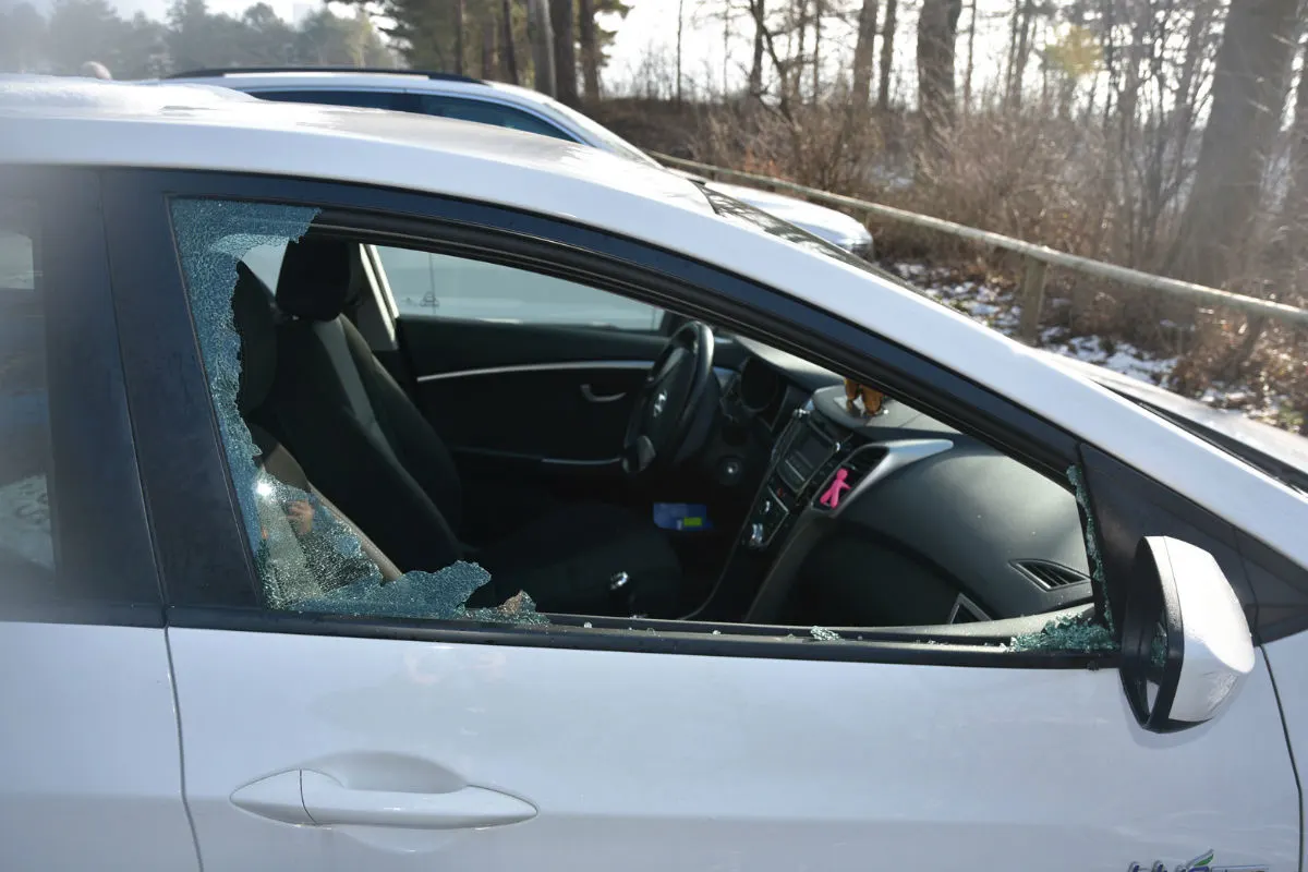 Balzers FL - Scheibe bei Fahrzeug eingeschlagen
