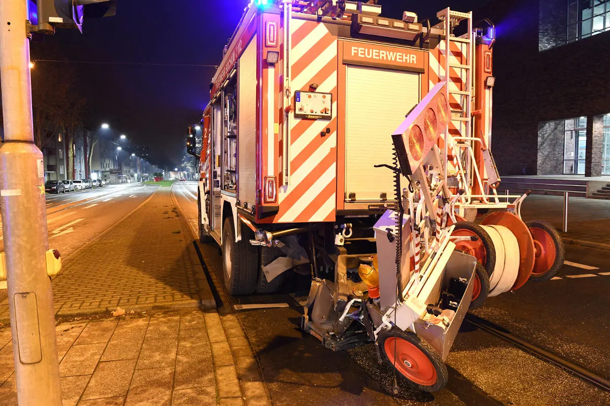 Bochum – Auf dem Weg zum Kellerbrand Feuerwehrwagen übersehen 