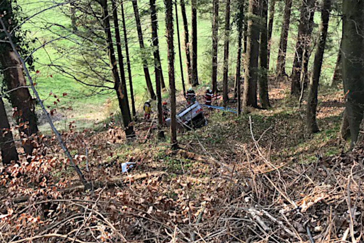 Hausen am Albis ZH - Zwei Personen bei Verkehrsunfall verletzt