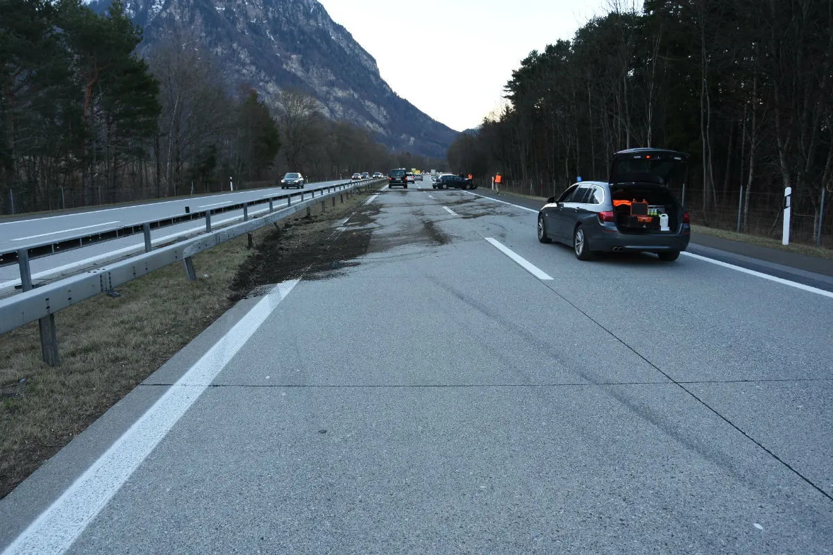 Weite SG - Lenkrad aus der Hand gerutscht und verunfallt