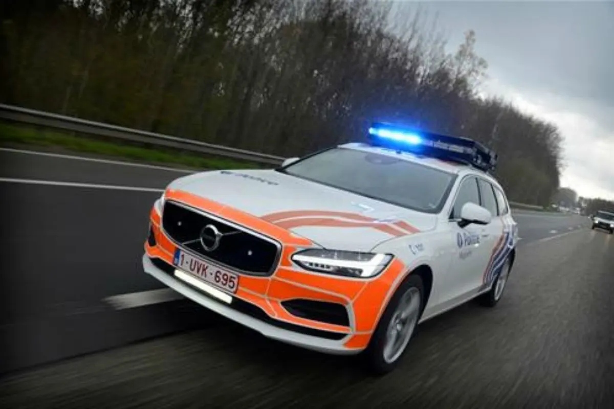 Ratgeber - Wie lasse ich ein vorfahrtsberechtigtes Fahrzeug zügig passieren?