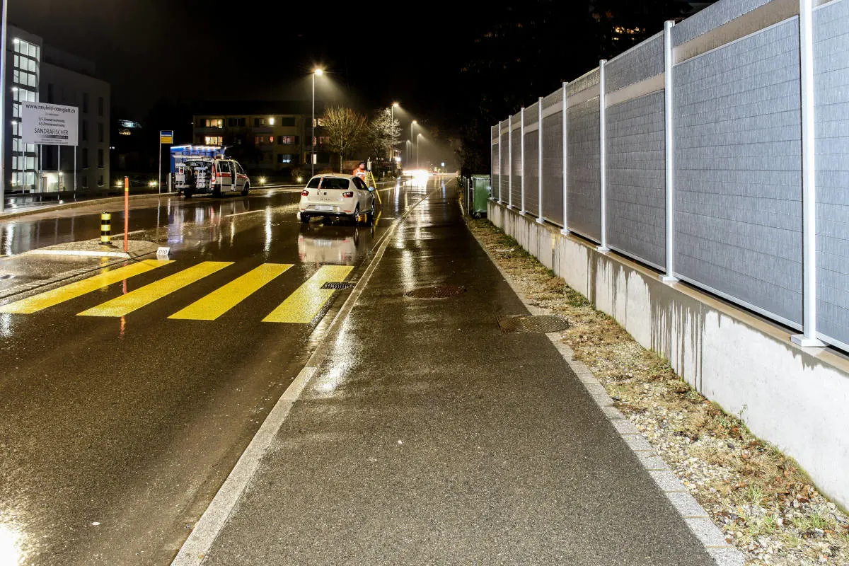 Oberglatt ZH - Verkehrsunfall fordert verletzten Fussgänger
