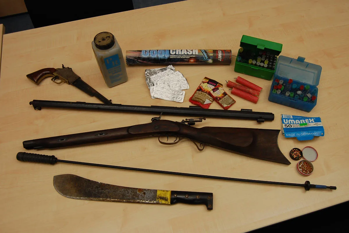 Schallodenbach - Waffen, Sprengstoff und Drogen sichergestellt