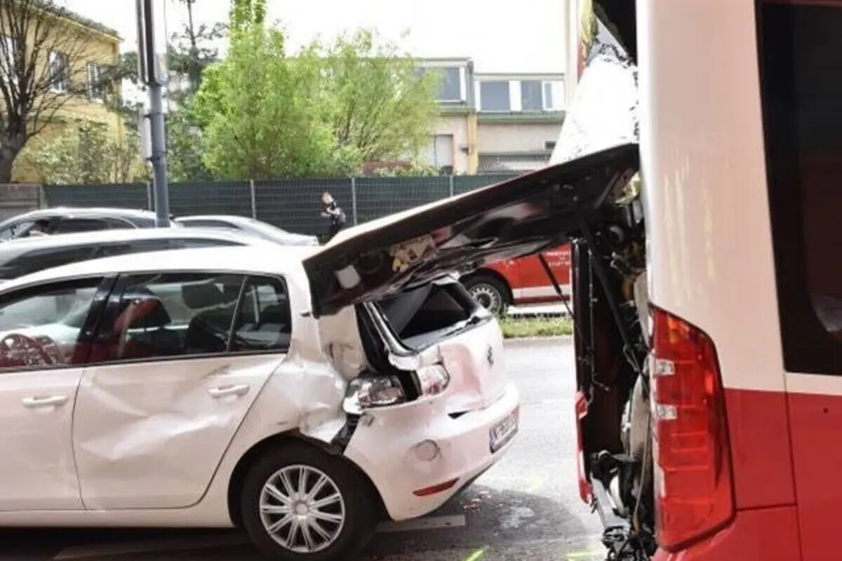Wien - Mehrere Personen bei Unfall verletzt 