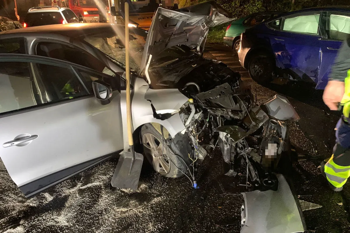 Seewen SO – Verkehrsunfall mit drei beteiligten Fahrzeugen – vier Personen verletzt