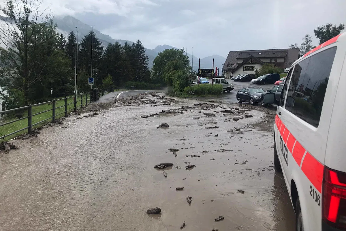 Kanton Schwyz – Einzelne Strassen nach heftigem Gewitter weiterhin gesperrt