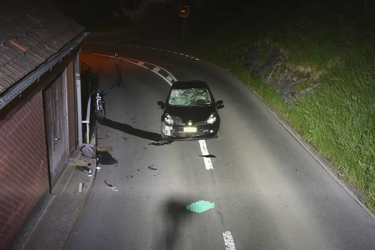 Ennetbürgen NW – Ein Velofahrer wird bei einer Frontalkollision schwer verletzt