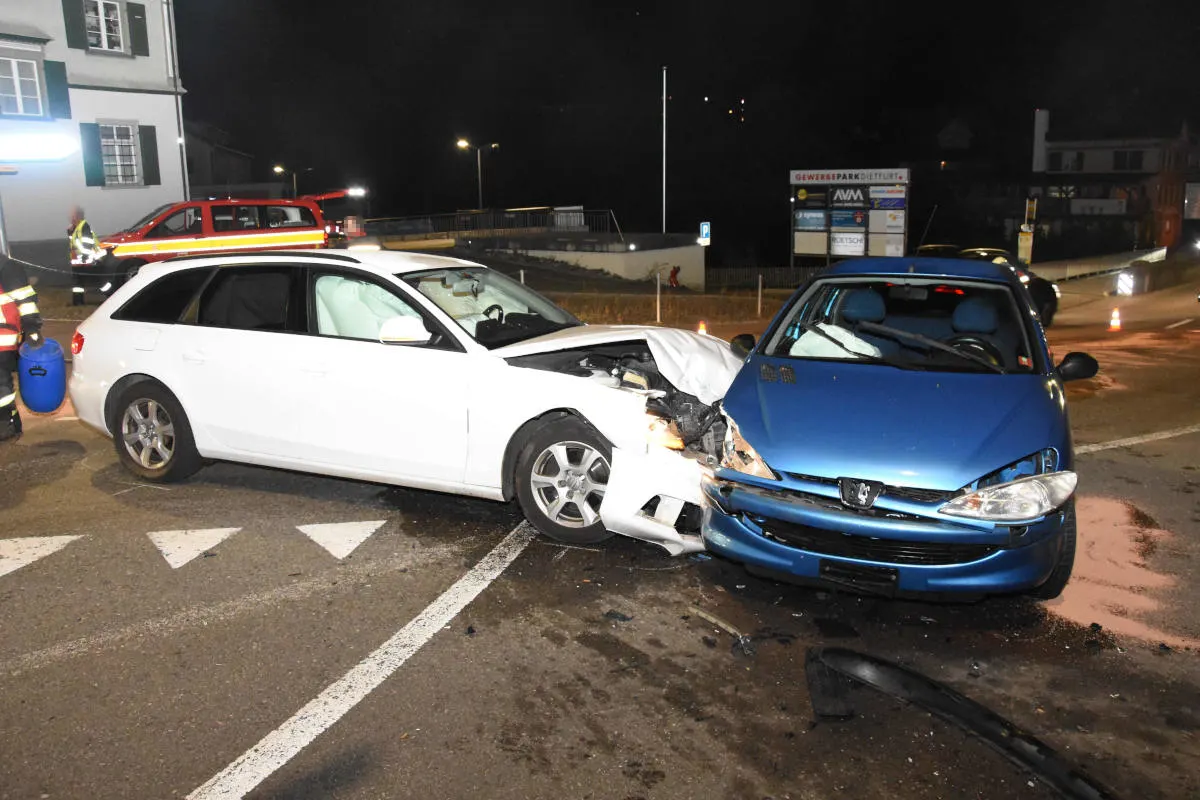 Heftiger Unfall in Dietfurt SG – Bei Frontalkollision verletzt