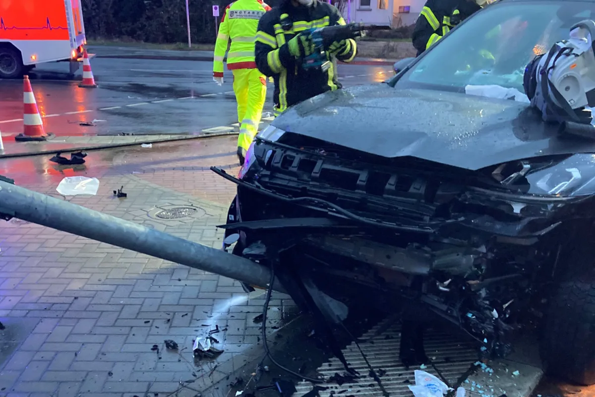 Haan – Ein Schwerverletzter nach Unfall im Kreuzungsbereich