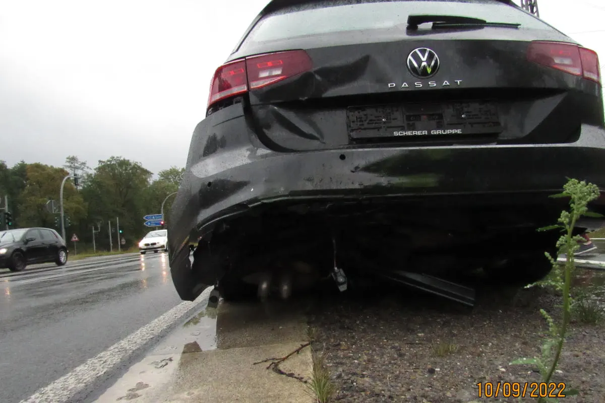 Ratingen  – Betrunkener mit 3,2 Promille verursacht Auffahrunfall