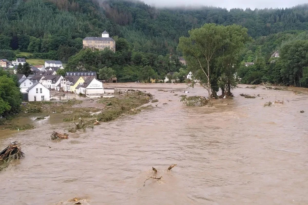 Auto in der Ahr gefunden  - Vermutlich von der Flut 2021