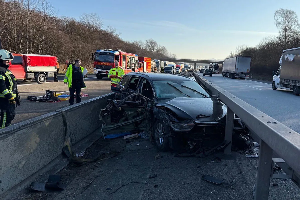 Zierenberg – Vier Verletzte nach zwei Unfällen auf der A44