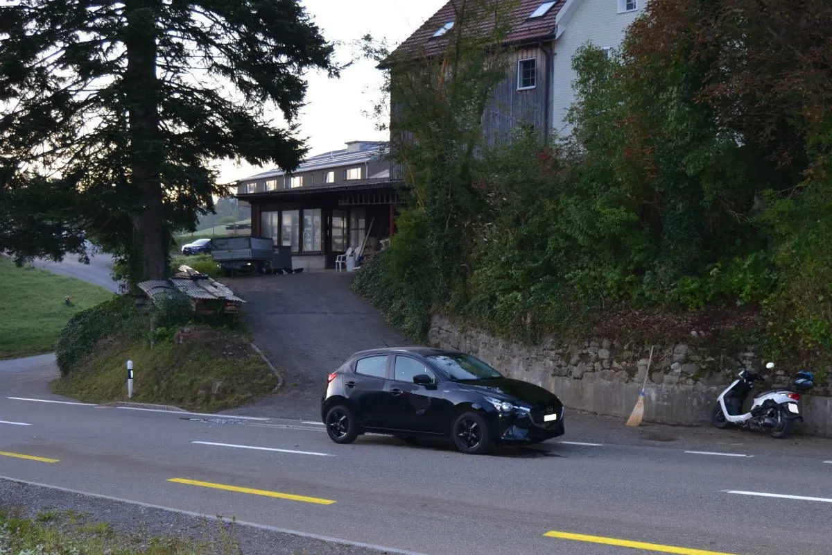 Trogen AR - Unfall zwischen Auto und Motorroller – Zeugen gesucht